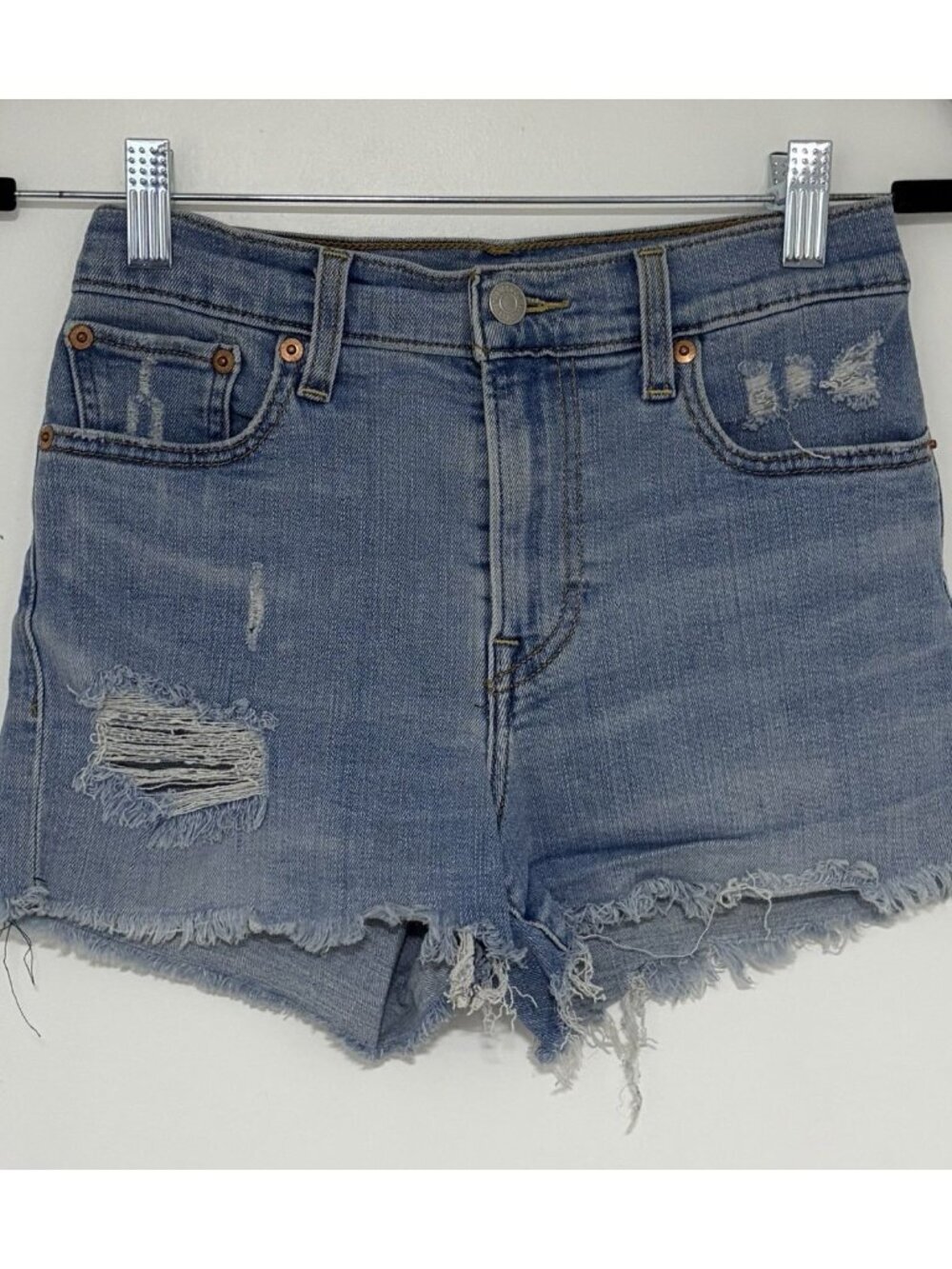 Levi’s Women’s Light Blue Denim Distressed Cut Off Raw Hem Shorts Size 25